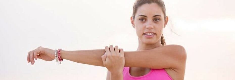 estiramiento muscular del brazo y triceps